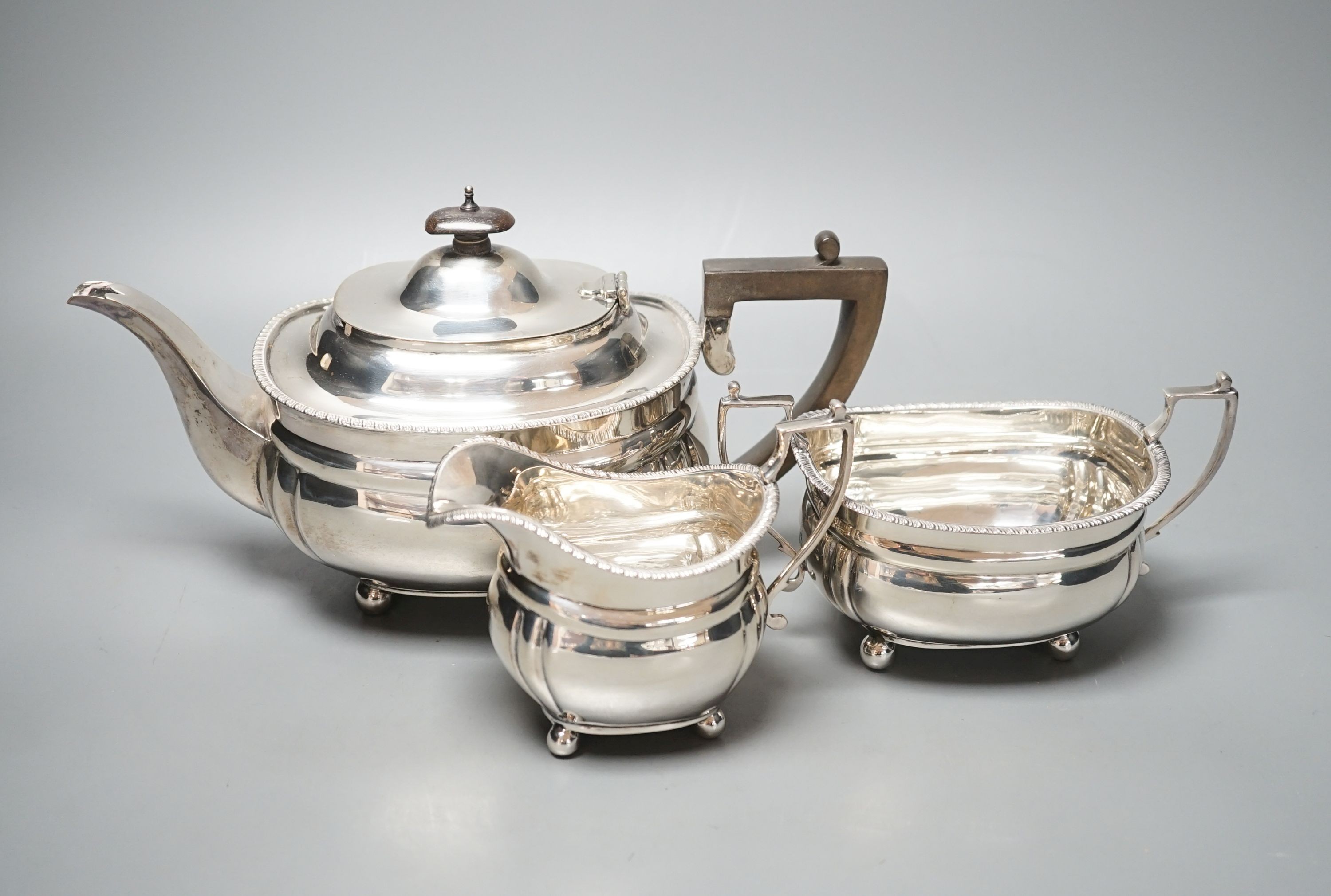 A George V silver three piece tea set, Charles Stuart Harris & Son Ltd, London, 1917, gross 28oz.